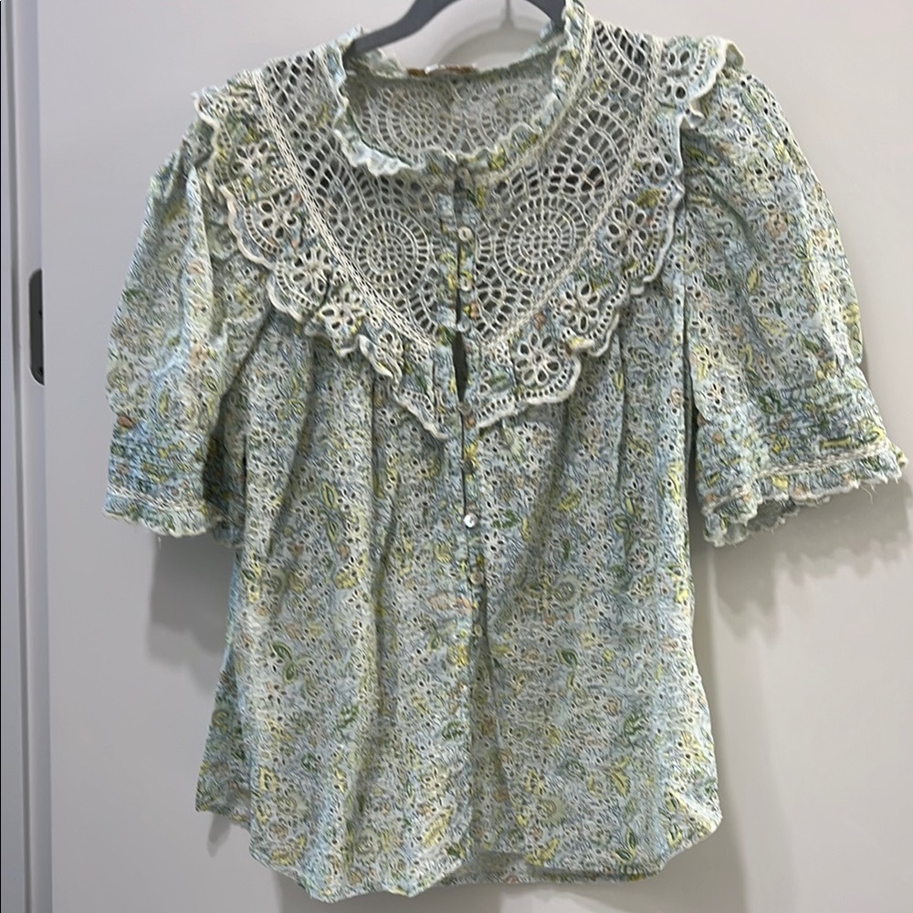 Green and White Flutter Sleeve Blouse with Bib Collar